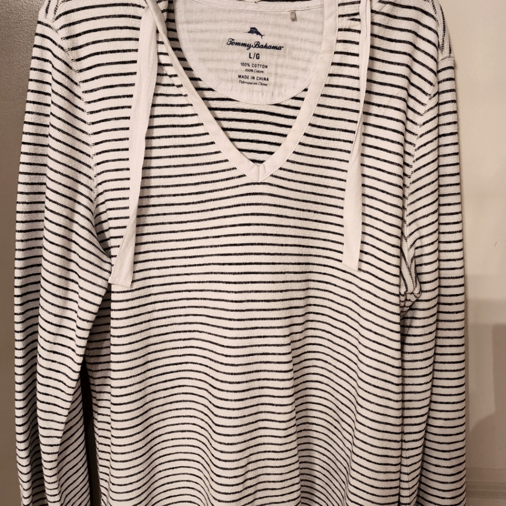 TOMMY BAHAMA HOODED PULLOVER
